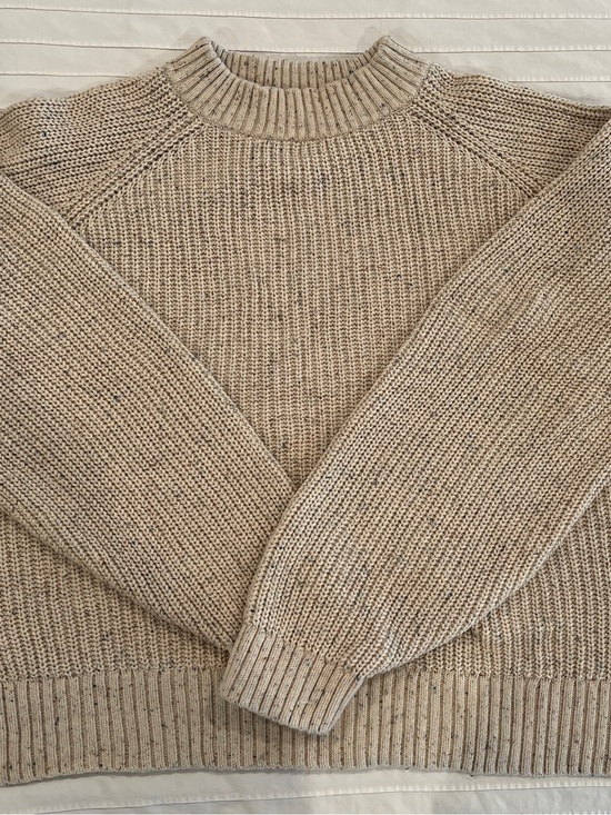 Old Navy Sweaters - Old Navy women's Crewneck Sweater in Light Beige